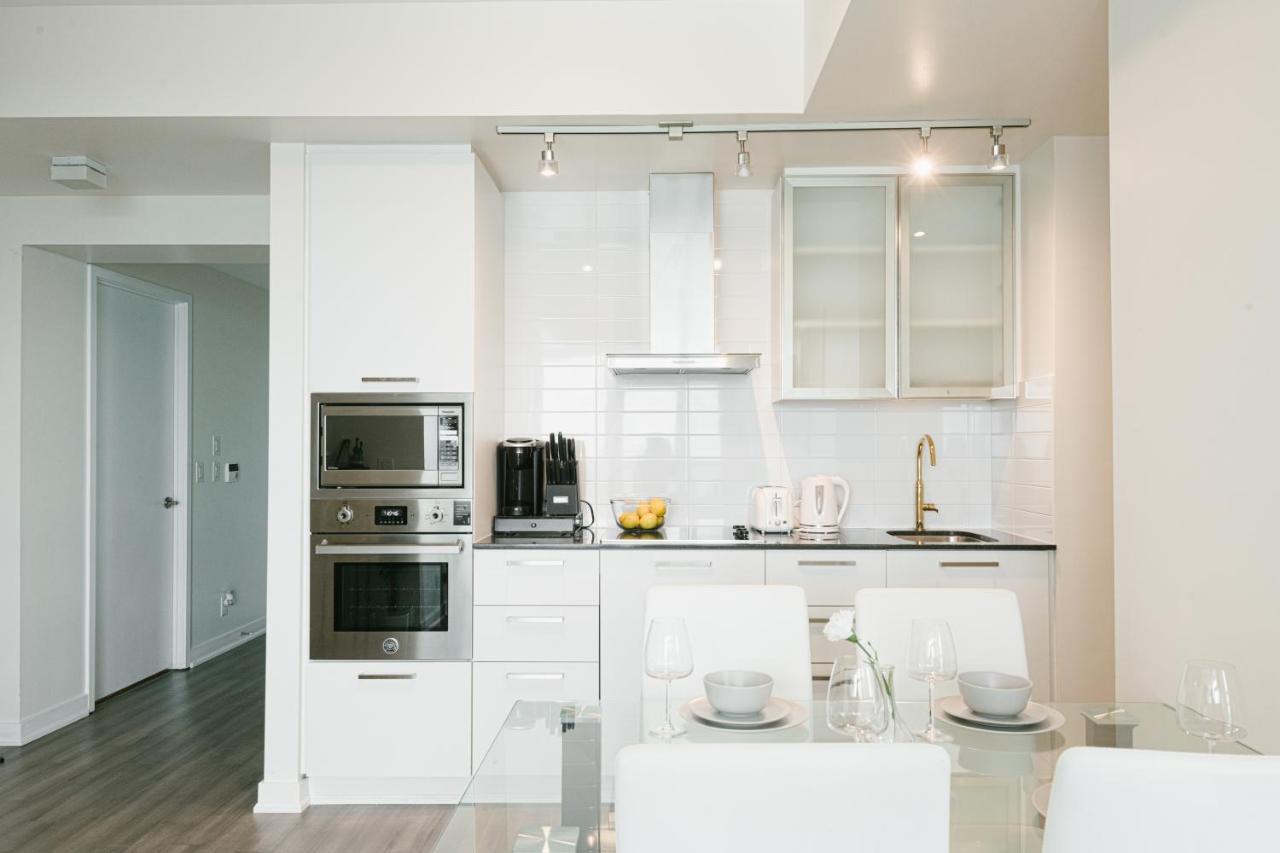 Beautiful Luxurious Modern Condo With Breathtaking Views Toronto Exterior photo